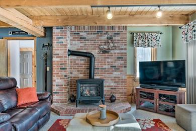 Cozy Conway Area Home with Seasonal Amenities