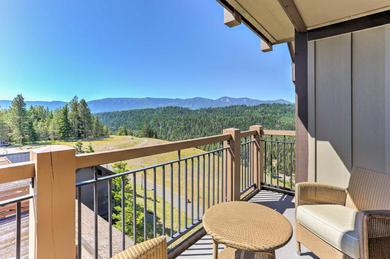 Modern Cle Elum Condo with Pool Access and Mtn Views!