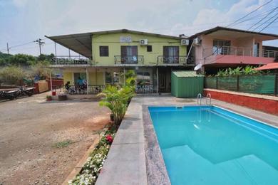 United 21 Bungalow with swimming pool in Mahabaleshwar