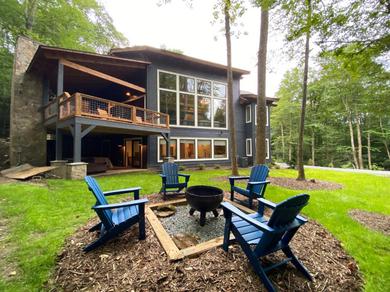 A Robins Nest Brand New Creekside Home with Hot Tub and Game Tables