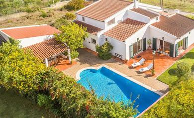 Вилла Villa Cedro Ouro - Traditional Portuguese 4 Bedroom Villa in Quiet Area - Private Heated Swimming Po