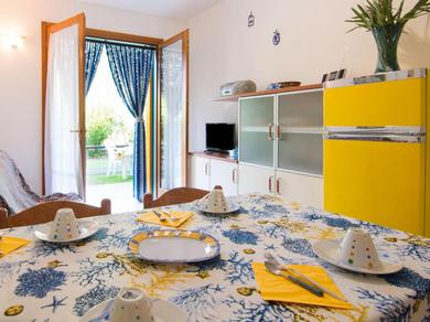 Holiday home Delightful holiday home in Rosolina with a shared pool