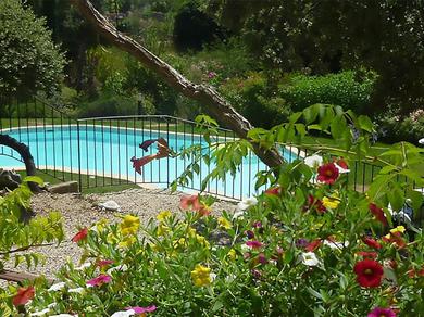 Villa Lovely holiday home with fenced garden and enclosed swimming pool