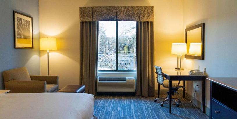 Отель Comfort Inn & Suites Plainville-Foxboro