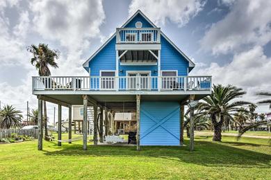 Дом отдыха Cozy Surfside Beach House with Deck and Gulf Views!