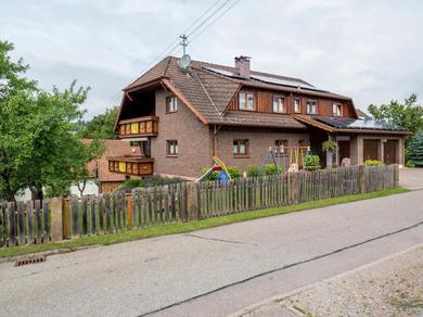 Апартаменты Spacious apartment in the Black Forest in a quiet residential area with private balcony