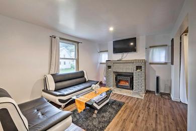 Апартаменты Gloversville Apartment with Fireplace and Essentials!