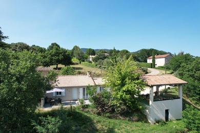 Villa A Chassiers Villa indépendante, 3 chambres pour 6 personnes au cœur des Monts d'Ardèche