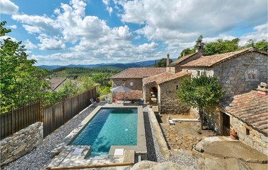 Дом отдыха Amazing Home In Bordezac With 4 Bedrooms, Outdoor Swimming Pool And Private Swimming Pool