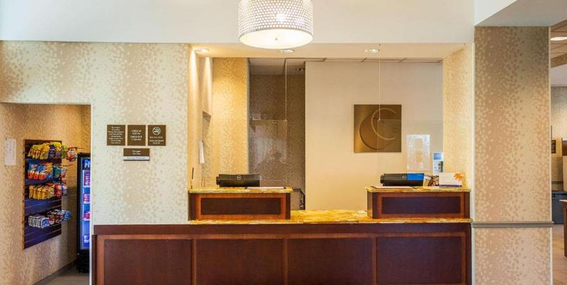 Отель Comfort Inn & Suites Plainville-Foxboro