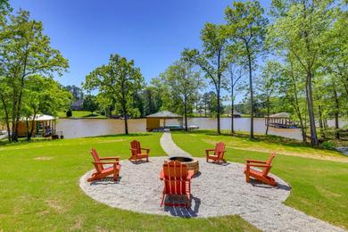  Spacious Lake Sinclair Vacation Rental with Dock!