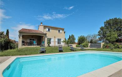 Nice Home In Aubignan With 4 Bedrooms, Wifi And Private Swimming Pool