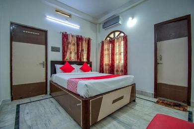 Hotel OYO 24849 Madhuram Vihar
