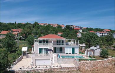 Holiday home Stunning Home In Zrnovnica-split With 4 Bedrooms, Sauna And Outdoor Swimming Pool