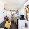 Holiday home The Honeycomb-Tiny Container Home 12 Min. to Magnolia/Baylor