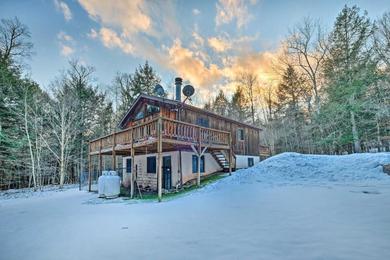 Дом отдыха Jewett Cabin with Viewing Deck - 10 Mins to Skiing!