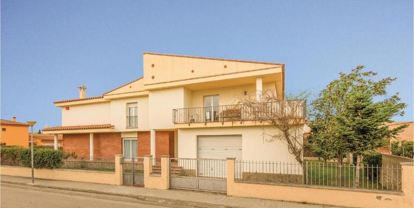 Holiday home Amazing home in Sant Pere Pescador with 5 Bedrooms, WiFi and Outdoor swimming pool