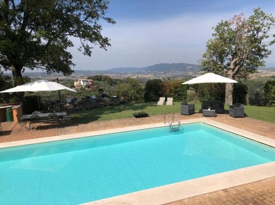 Hotel Luxury Bedrooms Umbria Oil Wine with Pool, near Assisi Montefalco Perugia