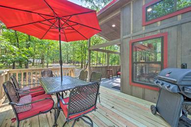 Holiday home Woodland Tiny Home with Fire Pit - 4 Miles to Lake!