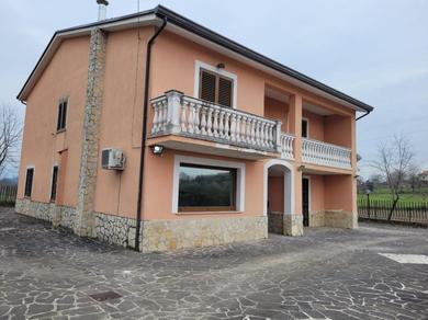Villa Immaculate 4-Bed House in Cassino Villa Aurora