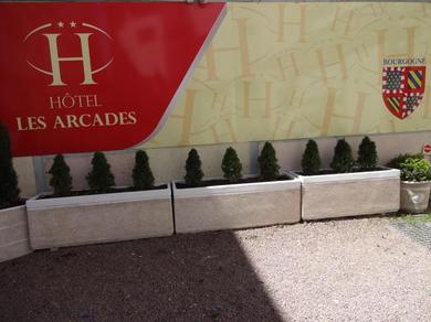 Отель Hôtel Des Arcades