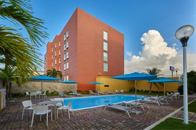 Отель City Express Junior by Marriott Cancun