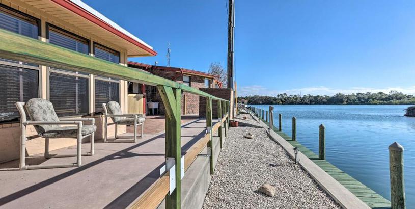 Apartments Edgewater Guesthouse with 72 Dock and Courtyard!
