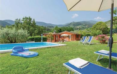 Дом отдыха Awesome home in Colle di Compito LU with 2 Bedrooms, WiFi and Outdoor swimming pool