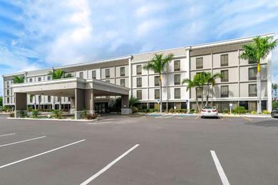 Hotel Comfort Inn & Suites St Pete - Clearwater International Airport