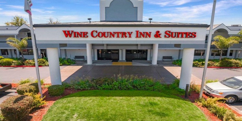 Отель Best Western Plus Wine Country Inn & Suites