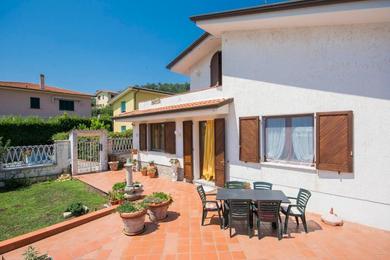 Holiday home ALTIDO Villa for 4 with Garden close to Pisa