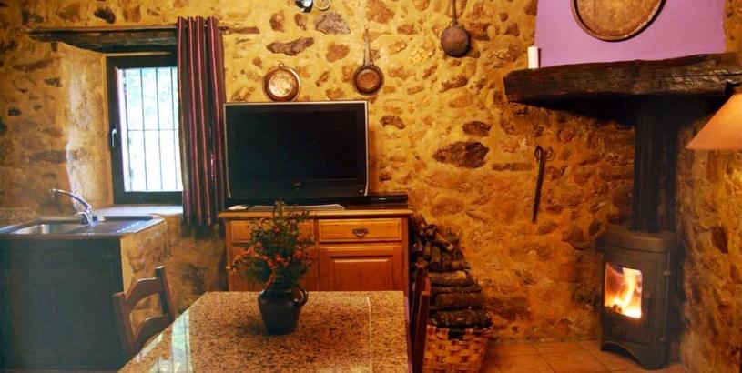 Apartments One bedroom appartement with furnished terrace and wifi at Segura de Toro
