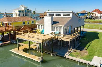 Holiday home Triple Anchor - Beautiful Bay Canal Location, Open Airy Floor Plan!
