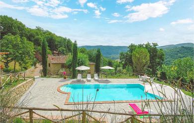 Дом отдыха Stunning Home In Ortignano Raggiolo With 6 Bedrooms, Wifi And Private Swimming Pool