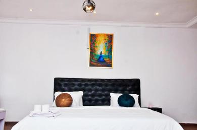 Luxury 4 Bed Duplex House w. Pool, Wifi, Netflix