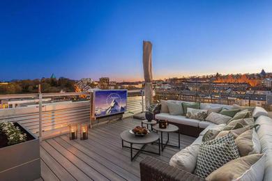 Spectacular penthouse; roof w/kitchen & jacuzzi