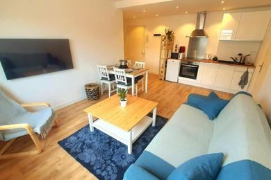 FEEL AT HOME - 1 min from train station modern renovated flat