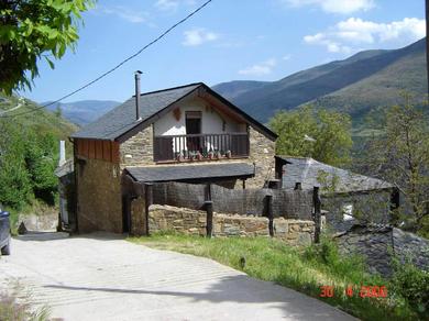 Apartments 4 bedrooms appartement with balcony at Odollo