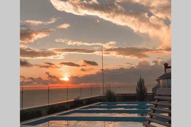 Apartments Апартамент в ЖК МЕТРОПОЛЬ с бассейном на крыше и панорамным видом на море и Дендрарий центр Сочи