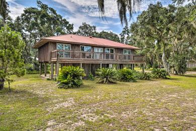 Holiday home Waterfront Retreat, Near Fishing and Boating!