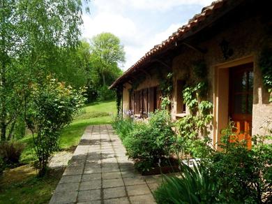 Holiday home Detached house with terrace in south Dordogne