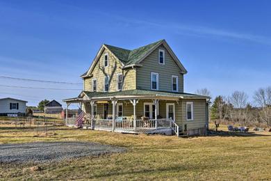 Holiday home Narrowsburg Farmhouse Hideaway on 2 Acres with Pond!