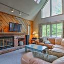 Дом отдыха Spacious Home Adjacent to Mt Snow with Game Room!