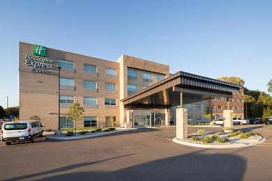 Holiday Inn Express & Suites - Kalamazoo West, an IHG Hotel