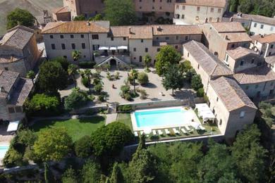 Вилла Villa La Consuma : casa storica in paese, giardino, piscina, WiFi