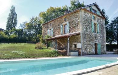 Дом отдыха Awesome home in Villefranche-du-Perigo with 3 Bedrooms, Private swimming pool and Outdoor swimming pool