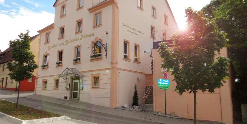 Гостевой дом Hotel-Restaurant Zum Goldenen Hahnen
