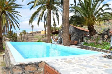 Chalet Casa Rural Sola con piscina privada