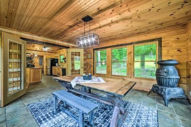 Holiday home Quiet, Woodsy Retreat Deck and Kentucky Lake Access