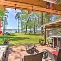 Holiday home Pet-Friendly Lakefront Getaway with Hot Tub!